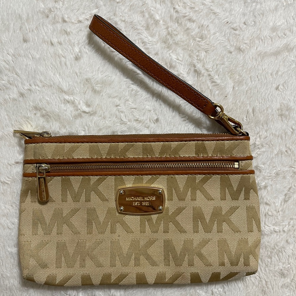 Micheal Kors Wristlet